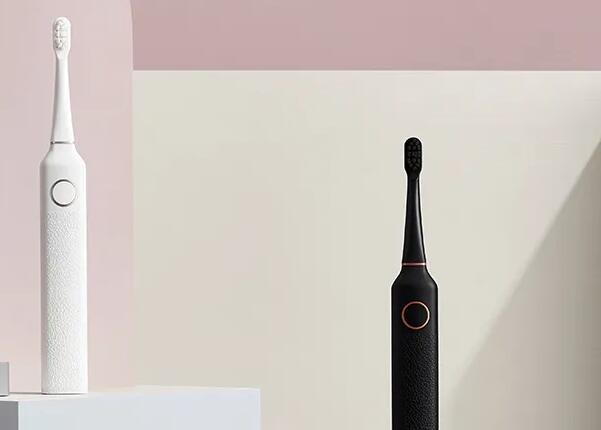 電動牙刷需要手動來回刷嗎？正確使用電動牙刷的方法詳解