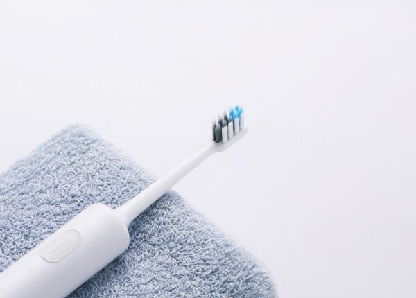 電動牙刷聲波式與旋轉式哪個好？牙齒易敏感人群就選這款