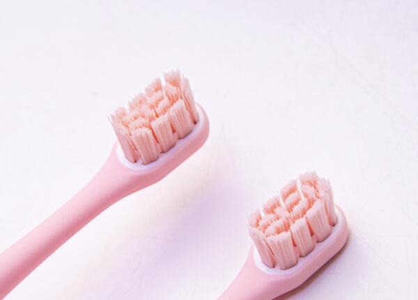 寶寶多大可以用電動牙刷？寶寶不同年齡階段選擇牙刷方法