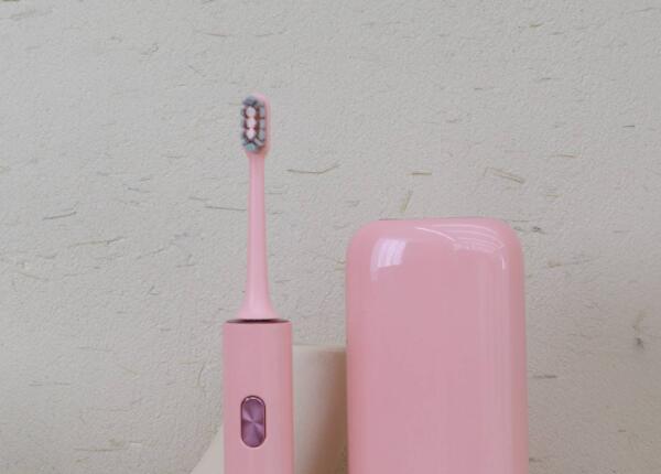 成人電動(dòng)牙刷兒童能用嗎？兒童使用成人電動(dòng)牙刷的危害