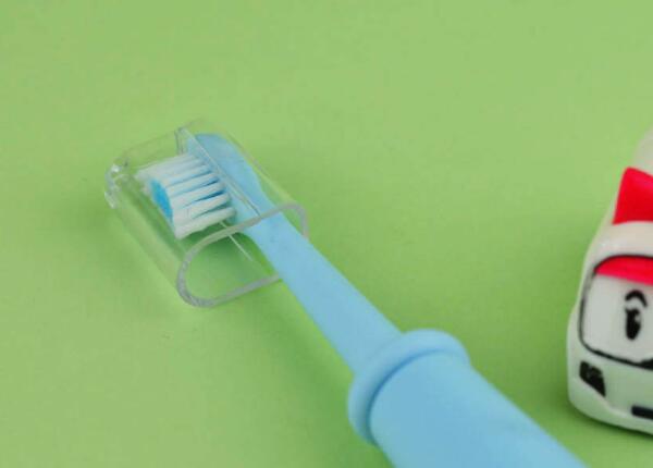 兒童用聲波震動(dòng)牙刷和旋轉(zhuǎn)牙刷哪個(gè)好？牙刷類型就該這樣挑！