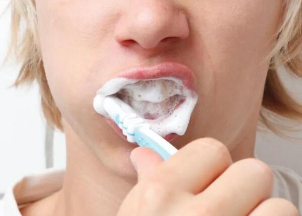 電動牙刷是智商稅還是真有用？對我們國人刷牙真的很有用