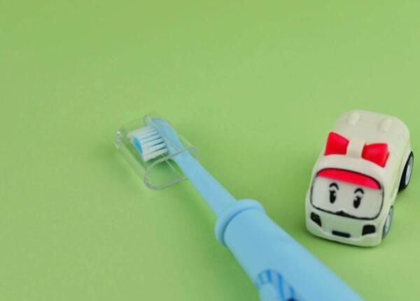 兒童用聲波還是電動(dòng)牙刷好？?jī)和浪⑻暨x有講究