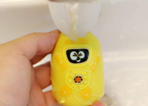 兒童用u型電動(dòng)牙刷安全嗎？牙醫(yī)居然這樣建議