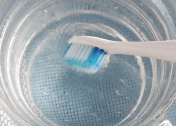 電動牙刷發(fā)霉了怎么清洗？常見幾種發(fā)霉電動牙刷處理方法