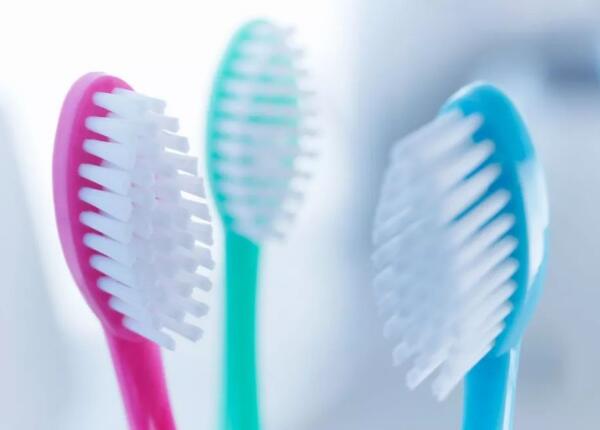 長(zhǎng)蛀牙用什么手動(dòng)牙刷比較好？有蛀牙人群必看！