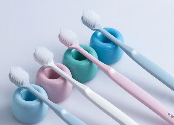 電動(dòng)牙刷和手動(dòng)牙刷