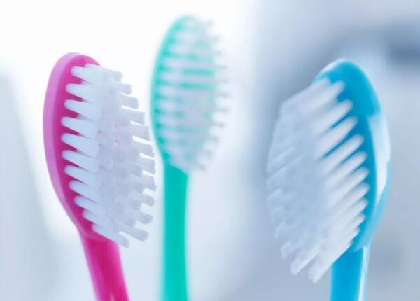 牙刷為啥會(huì)掉毛怎么辦？看完這篇文章，牙刷掉毛不再是問(wèn)題！