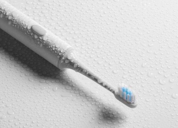 便攜式紫外線(xiàn)牙刷怎么用？正確使用便攜式牙刷的方法