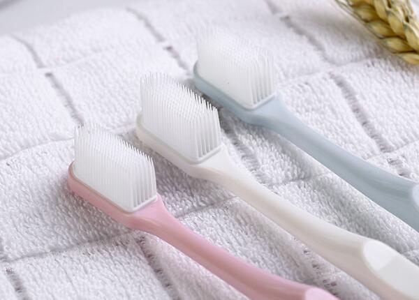 硅膠納米牙刷大頭怎么用？硅膠納米牙刷的正確使用方法