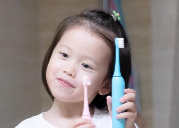 小孩怎么用電動牙刷刷牙正確？小孩正確用電動牙刷的技巧